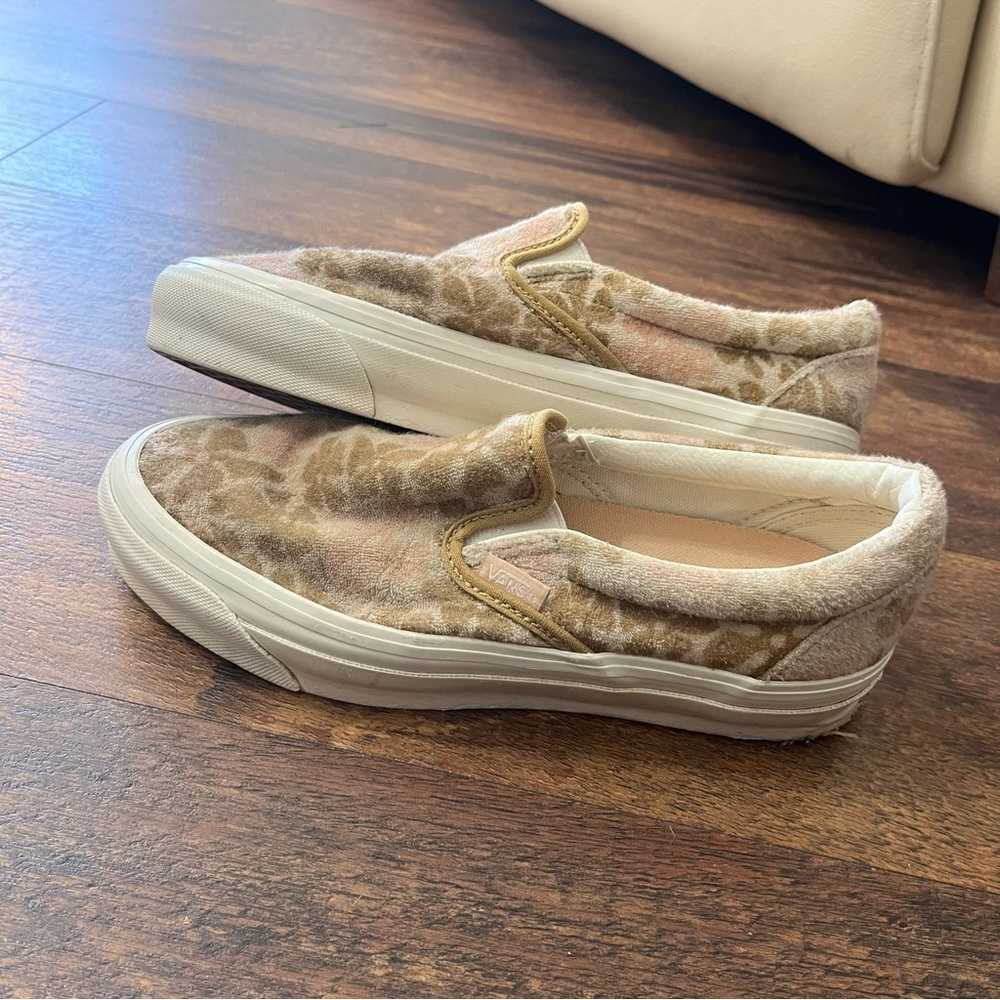 Vans // 98 Groovy Floral Shoe Slip On Size 7